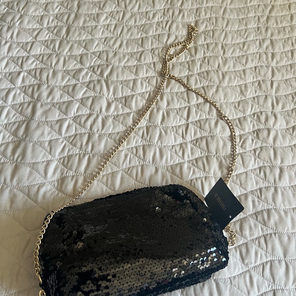 FOREVER 21 BLACK SEQUINED CROSSBODY BAG WITH GOLD CHAIN 24” STRAP NWT - Picture 2 of 5